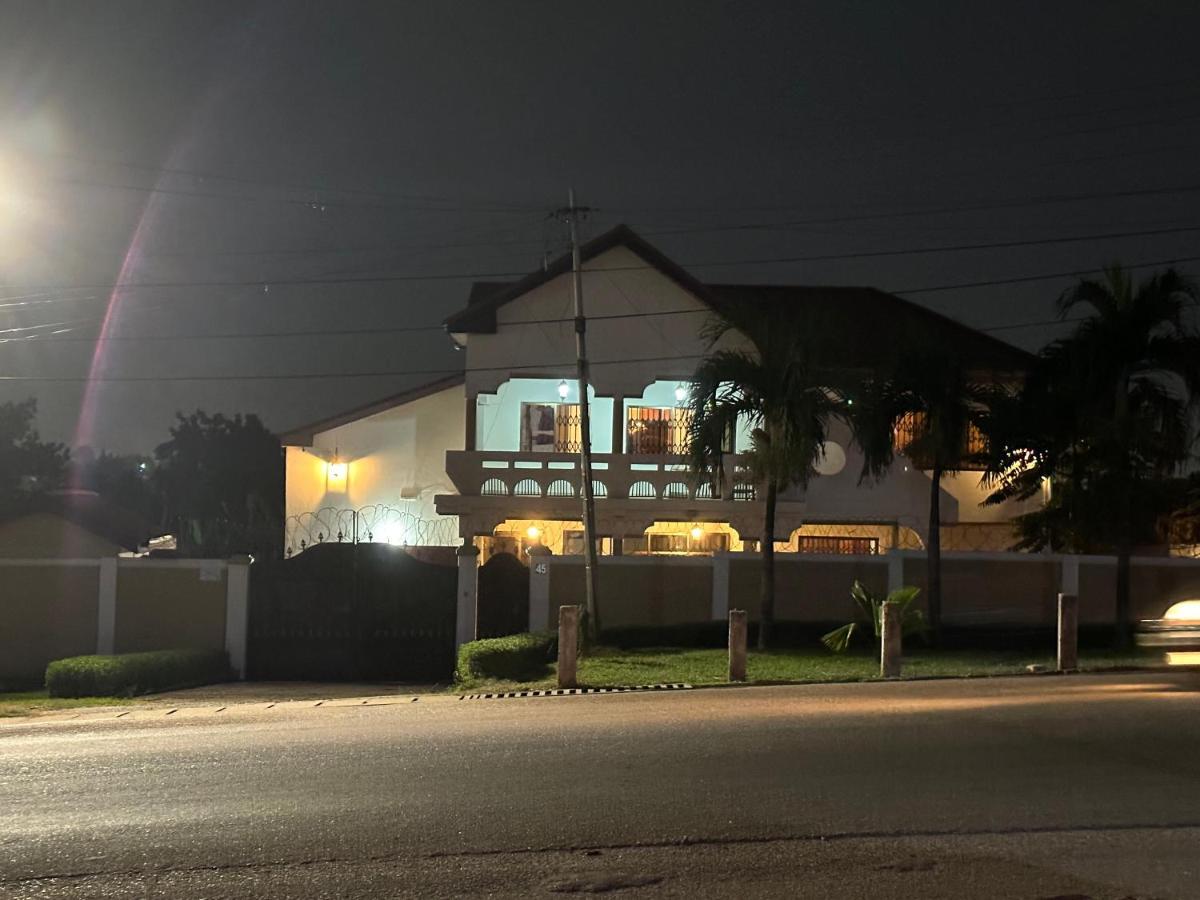 D Barfi Guesthouse, Excellent Location Kumasi Buitenkant foto