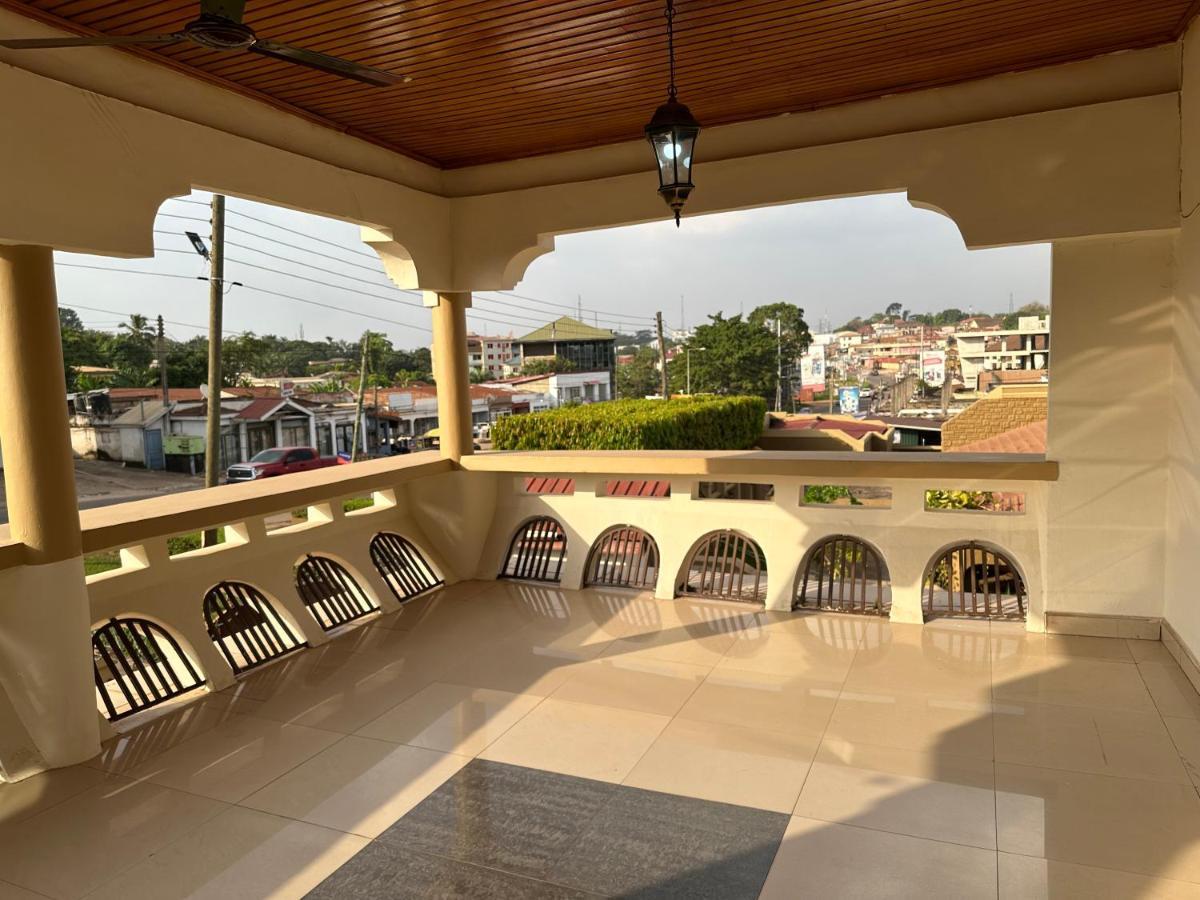 D Barfi Guesthouse, Excellent Location Kumasi Buitenkant foto